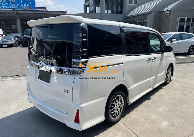 
								2020 TOYOTA VOXY ZWR80W full									