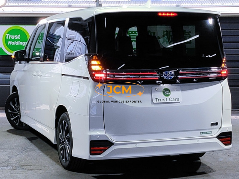
								2023 TOYOTA VOXY ZWR90W full									