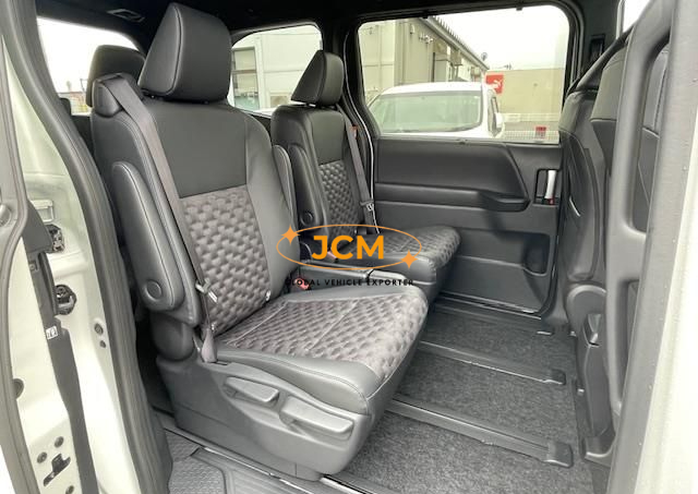 
								2025 TOYOTA VOXY 6AA-ZWR90W full									