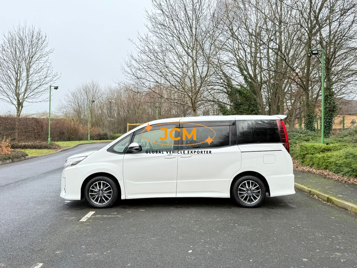 
								2014 TOYOTA NOAH 2.0L full									