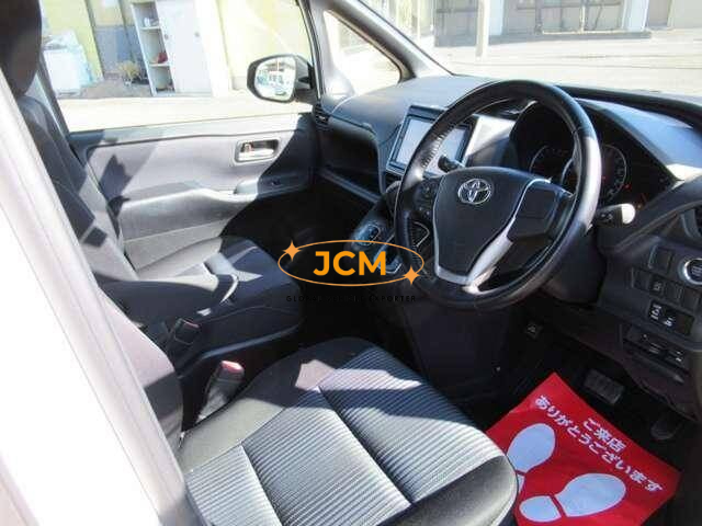 
								2014 TOYOTA VOXY full									