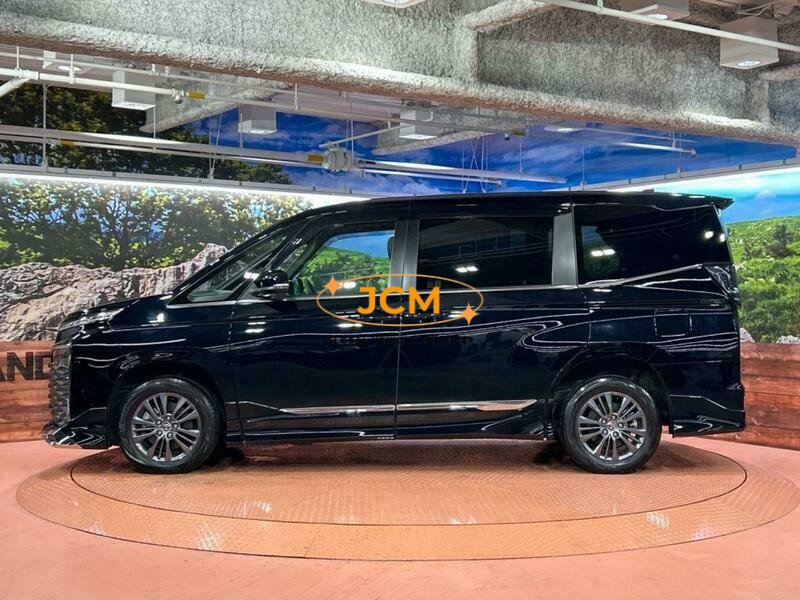 
								2022 TOYOTA VOXY ZWR95W full									
