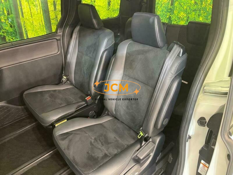 
								2021 TOYOTA VOXY ZRR80W full									