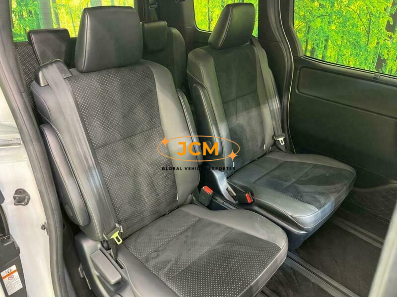 
								2021 TOYOTA VOXY ZRR80W full									