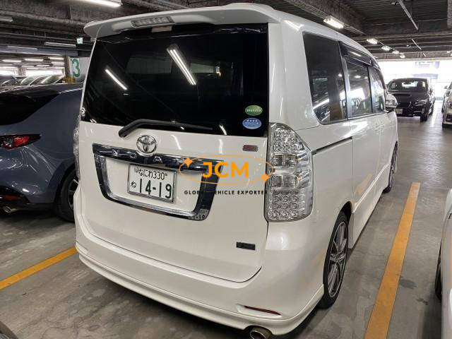 
								2013 TOYOTA NOAH full									