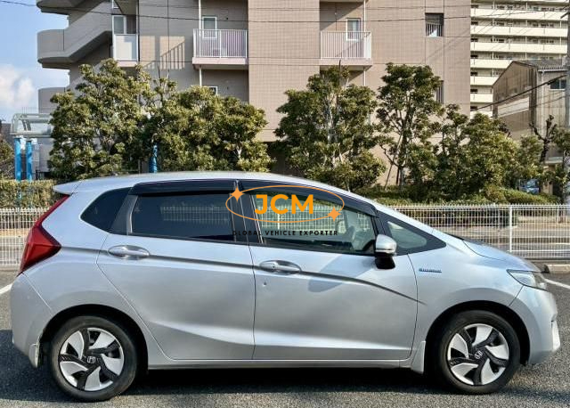 
								2015 HONDA FIT HYBRID DAA-GP5 full									