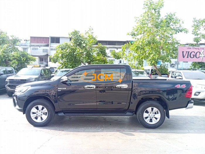 
								2017 TOYOTA HILUX DOUBLE CAB 2.8 4WD MT full									