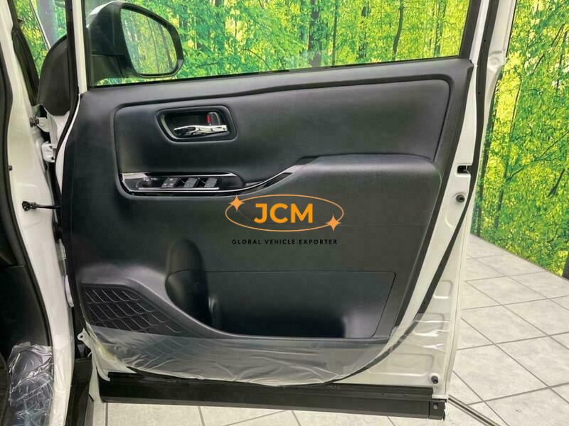 
								2021 TOYOTA VOXY ZRR80W full									