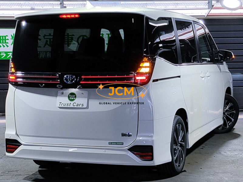 
								2023 TOYOTA VOXY ZWR90W full									