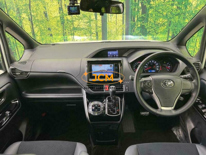 
								2021 TOYOTA VOXY ZRR80W full									