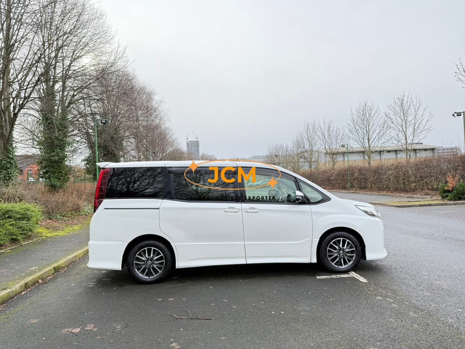 
								2014 TOYOTA NOAH 2.0L full									