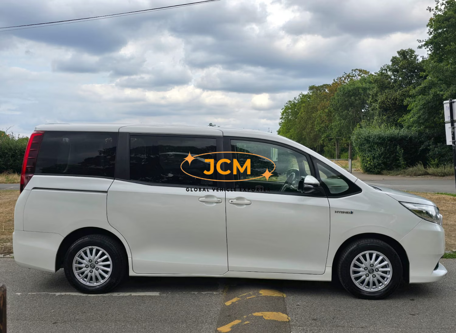 
								2016 TOYOTA NOAH 1.8 HYBRID full									