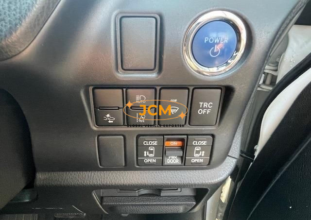 
								2020 TOYOTA VOXY ZWR80W full									