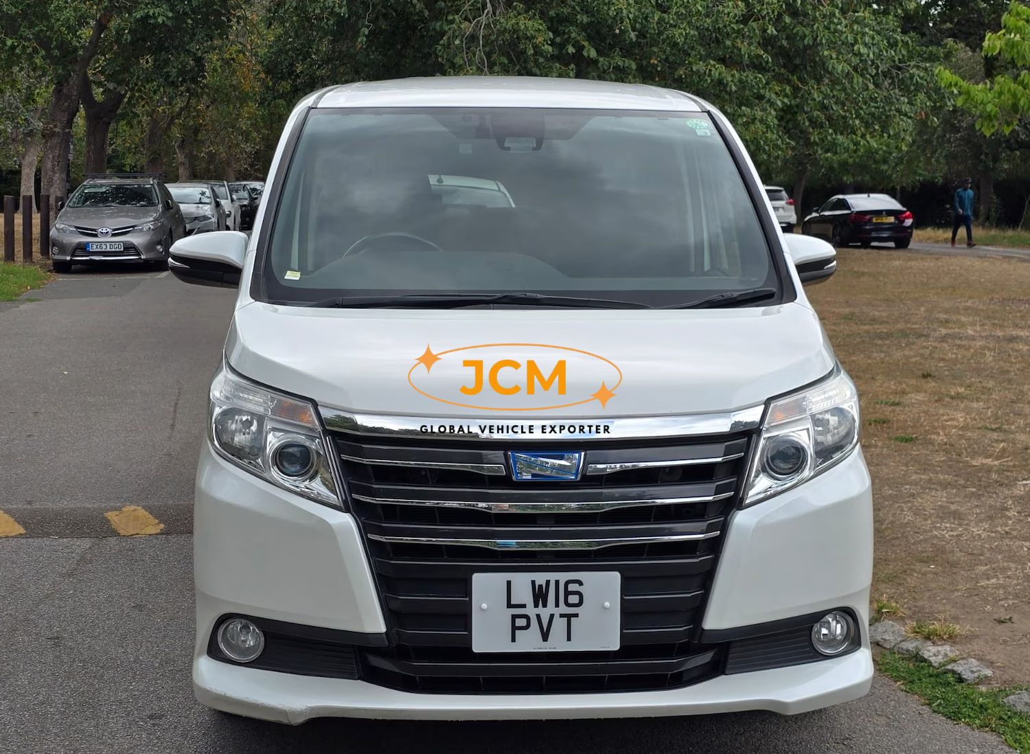 
								2016 TOYOTA NOAH 1.8 HYBRID full									