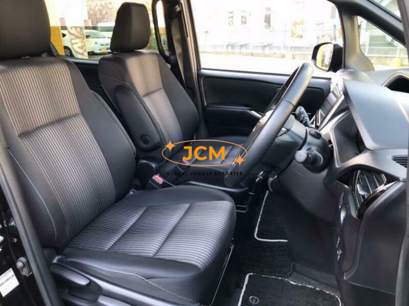 
								2020 TOYOTA VOXY DAA-ZWR80W HYBRID 2WD full									