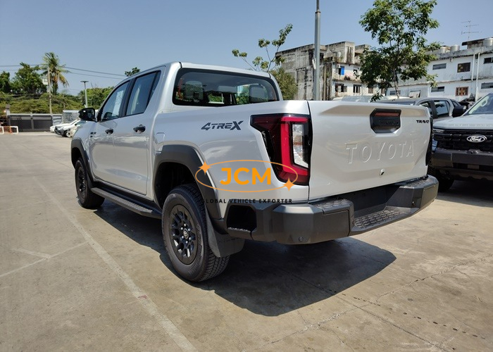 
								2026 TOYOTA HILUX TRAVO PREMIUM DOUBLE CAB 2.8 4WD MT full									