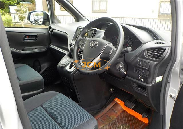 
								2021 TOYOTA NOAH full									