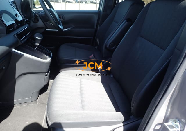 
								2023 TOYOTA VOXY S-G full									