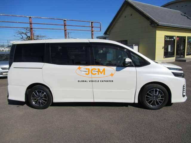 
								2014 TOYOTA VOXY full									
