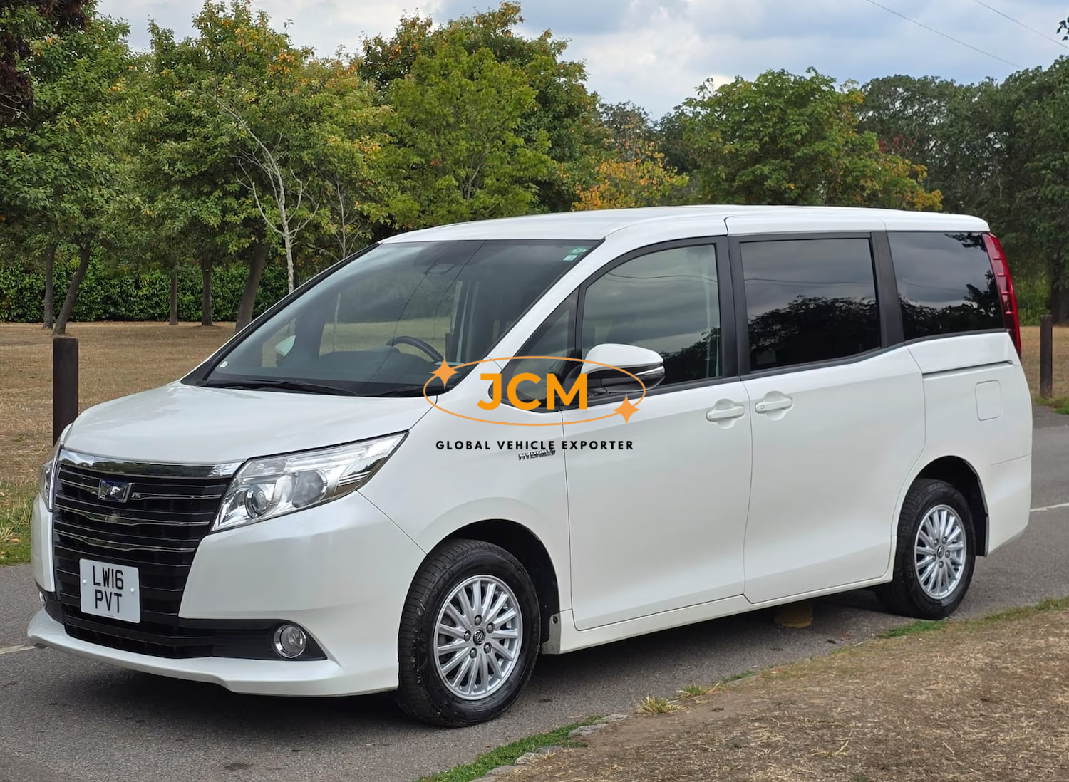 
								2016 TOYOTA NOAH 1.8 HYBRID full									