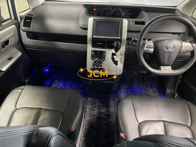 
								2013 TOYOTA NOAH full									