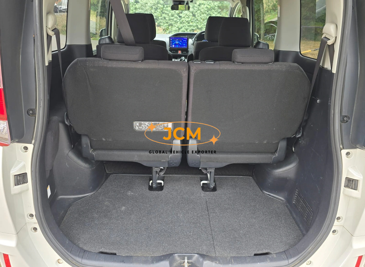 
								2016 TOYOTA NOAH 1.8 HYBRID full									