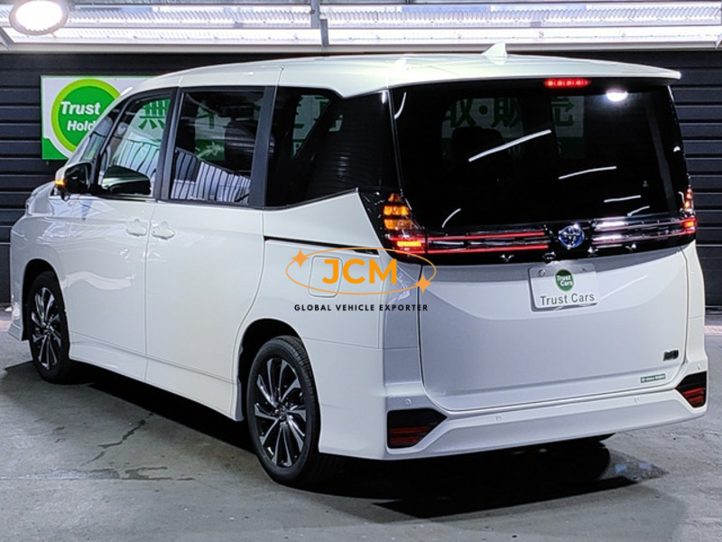 
								2023 TOYOTA VOXY ZWR90W full									
