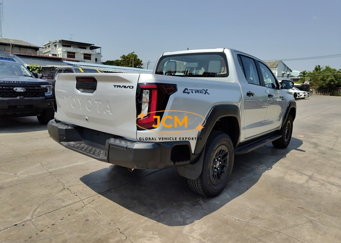 
								2026 TOYOTA HILUX TRAVO PREMIUM DOUBLE CAB 2.8 4WD MT full									