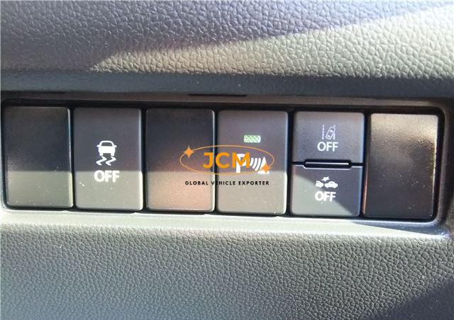 
								2021 SUZUKI SWIFT full									
