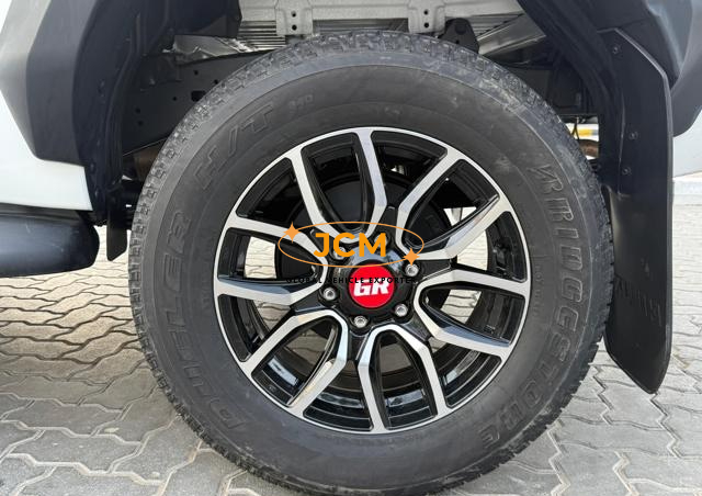 
								2024 TOYOTA HILUX 48V SR5 WITH GR SPORT KIT full									