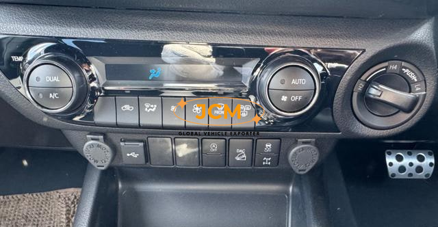 
								2024 TOYOTA HILUX ZGR full									
