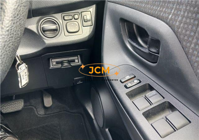 
								2020 TOYOTA VITZ full									