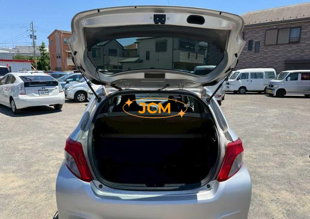
								2012 TOYOTA VITZ full									