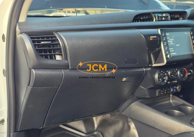 
								2023 TOYOTA HILUX ROCCO GR SPORTS KIT | 4 X 4 full									