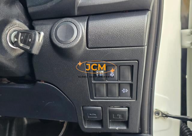 
								2023 TOYOTA HILUX ROCCO GR SPORTS KIT | 4 X 4 full									