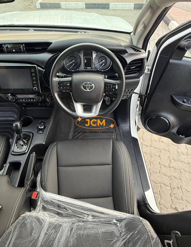 
								2024 TOYOTA HILUX 48V SR5 WITH GR SPORT KIT full									
