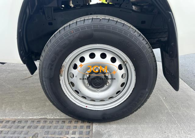 
								2019 TOYOTA HILUX PERFECT ACCIDENT FREE 2.7L 4WD full									