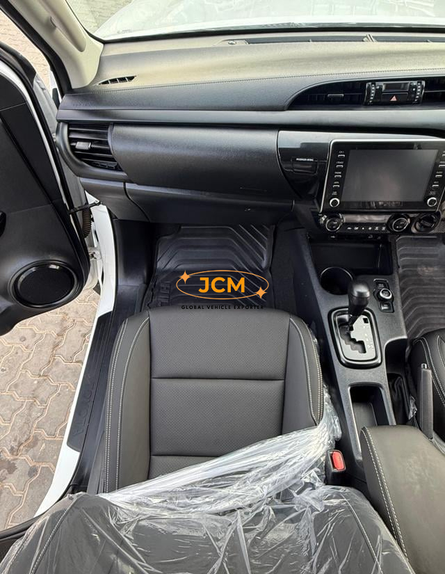 
								2024 TOYOTA HILUX 48V SR5 WITH GR SPORT KIT full									