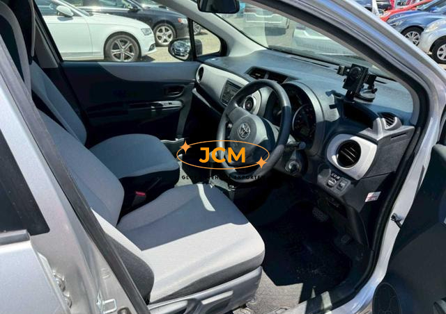 
								2012 TOYOTA VITZ full									