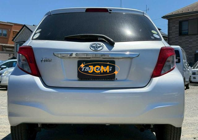 
								2012 TOYOTA VITZ full									