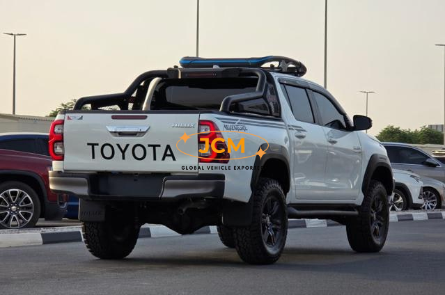 
								2023 TOYOTA HILUX ROCCO GR SPORTS KIT | 4 X 4 full									