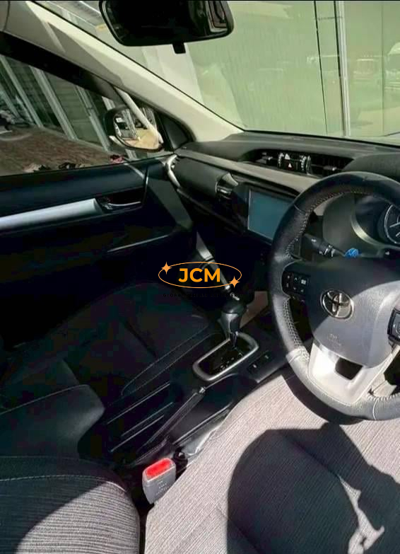 
								2020 TOYOTA HILUX 2.4 E REVO DOUBLE CAB full									