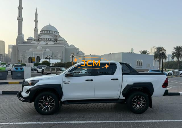 
								2024 TOYOTA HILUX 48V SR5 WITH GR SPORT KIT full									