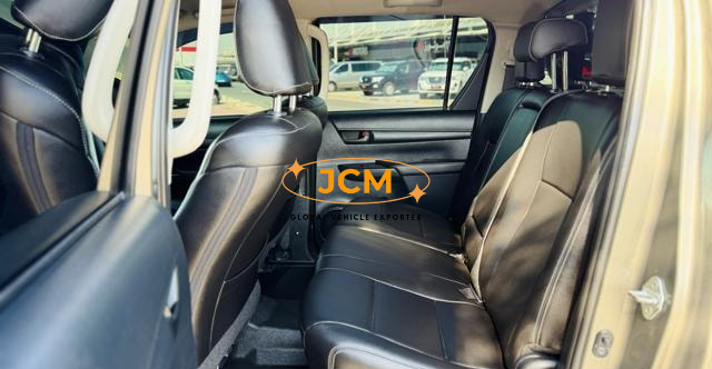 
								2023 TOYOTA HILUX 2.4 E REVO DOUBLE CAB full									