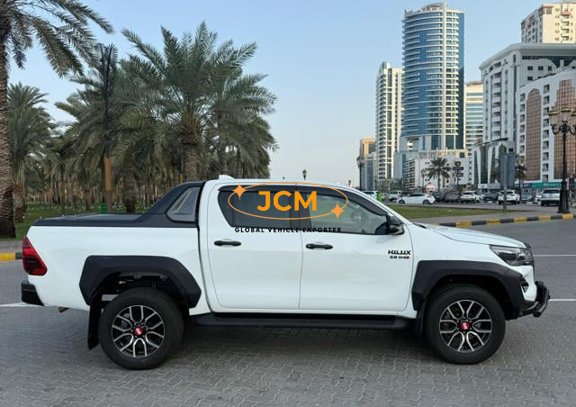 
								2024 TOYOTA HILUX 48V SR5 WITH GR SPORT KIT full									
