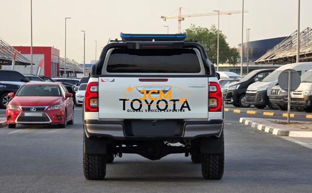 
								2023 TOYOTA HILUX ROCCO GR SPORTS KIT | 4 X 4 full									