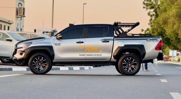 
								Toyota Hilux 2020 full									