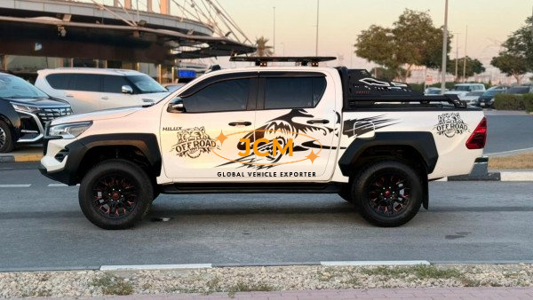 
								2022 TOYOTA HILUX 2.8 4WD full									