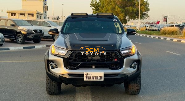 
								Toyota Hilux 2020 full									