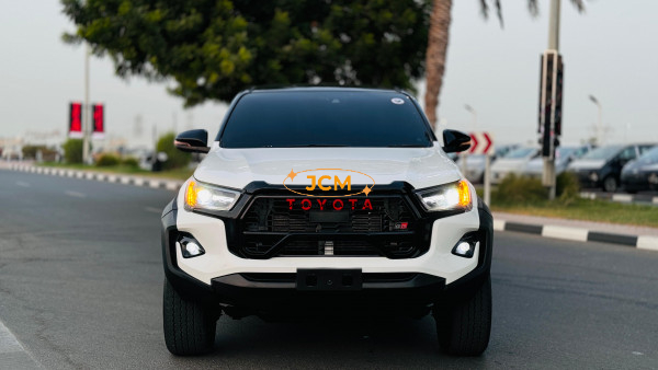 
								Toyota Hilux 2022 full									
